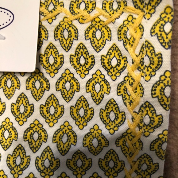 April Cornel table placement NWT Set of four. - Picture 10 of 16